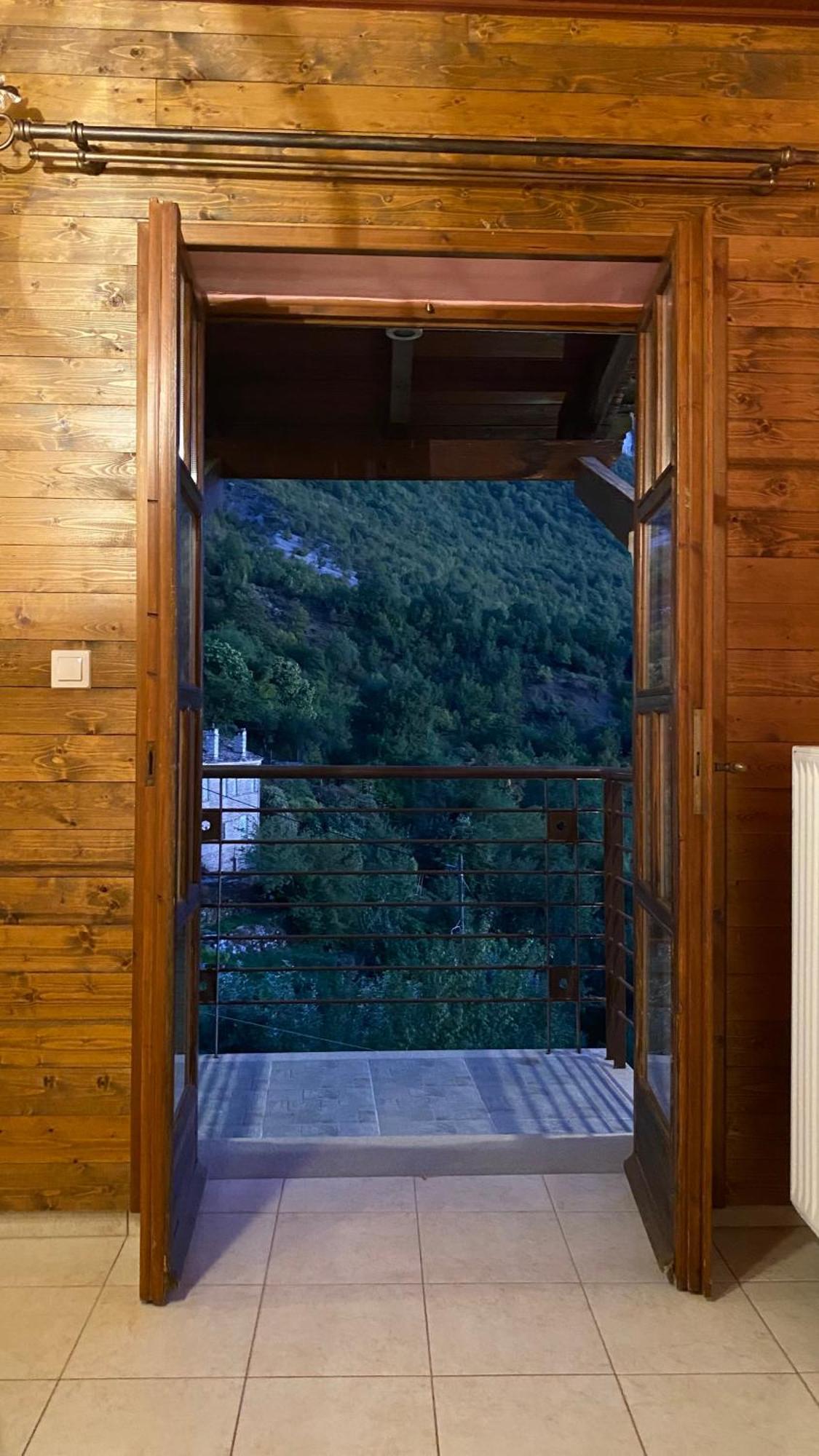 Ikojenia Traditional Lodge パピンゴ エクステリア 写真