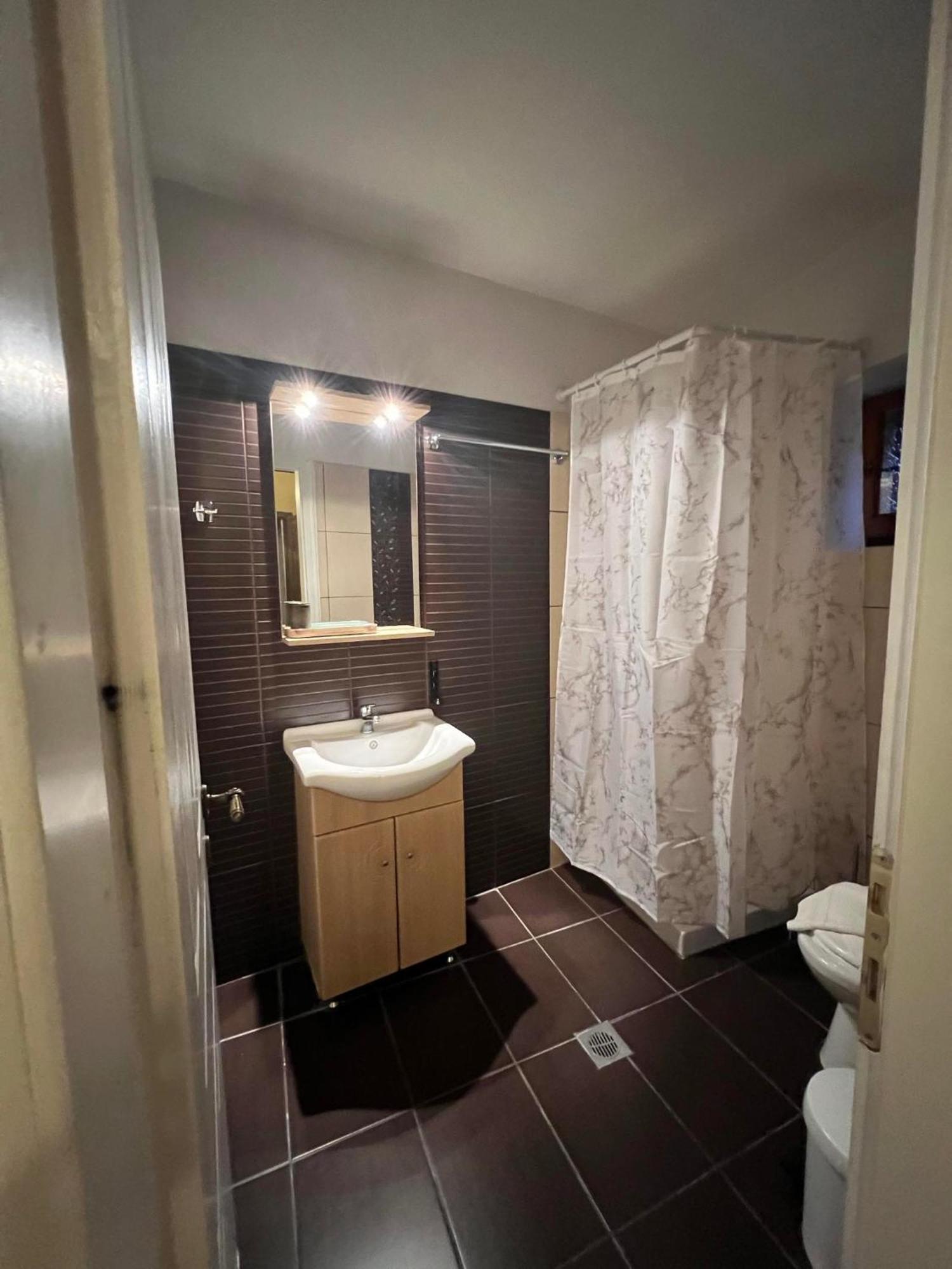 Ikojenia Traditional Lodge パピンゴ エクステリア 写真