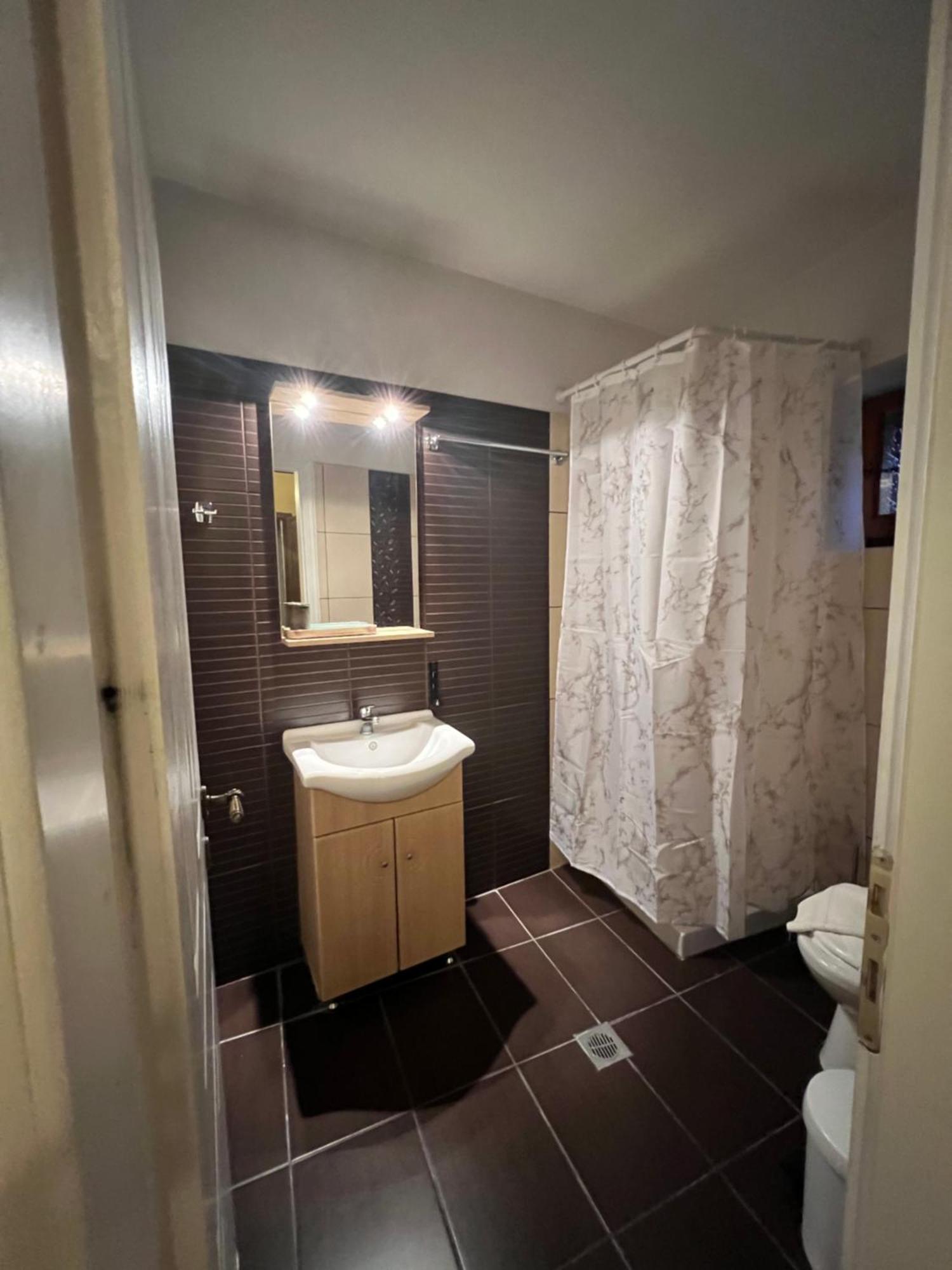 Ikojenia Traditional Lodge パピンゴ エクステリア 写真
